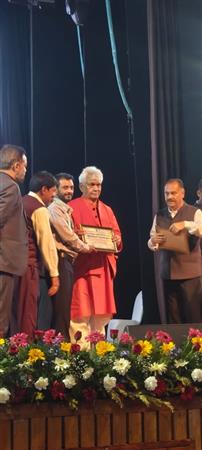  Proud Moment for AGS Tithwal 🌟  Momina Gulraiz, Class VIII student of Army Goodwill School Tithwal, was felicitated by the Hon’ble Lieutenant Governor of J&K, Shri Manoj Sinha, at Tagore Hall, Srinagar, for securing First Position in the Hindi Rangmanch Competition.  The Principal, Mr. Yasser Malik, was also honoured by the Hon’ble Lieutenant Governor.  🏆 A proud achievement and memorable moment for AGS Tithwal!